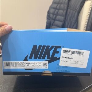 Nike Air Jordan 1 Box in Blue and Black
